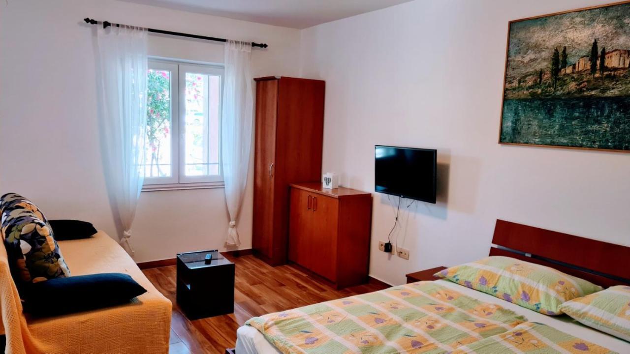 Apartments Ivanovski Rab Town Exteriör bild