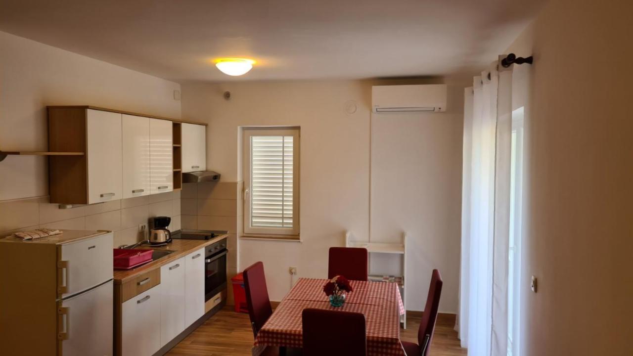 Apartments Ivanovski Rab Town Exteriör bild